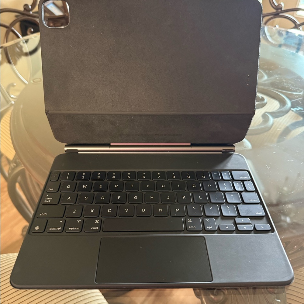 Apple iPad Pro 11in Magic Keyboard - Dark Gray - Picture 5 of 10